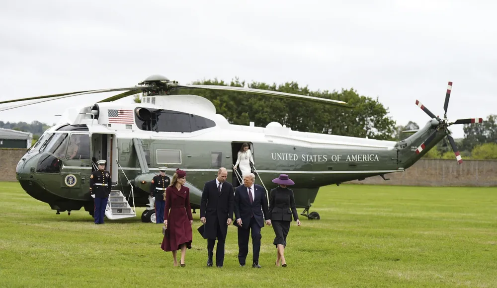 El príncipe Guillermo de Reino Unido, y Kate, princesa de Gales, a la izquierda, reciben al presidente de EEUU, Donald Trump, y a la primera dama Melania Trump