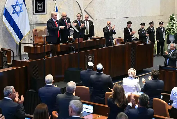Donald Trump ovacionado en parlamento israelí